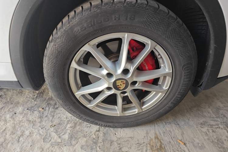 Used Porsche Cayenne 2016 Cayenne 3.0T Right Front Wheel Hub