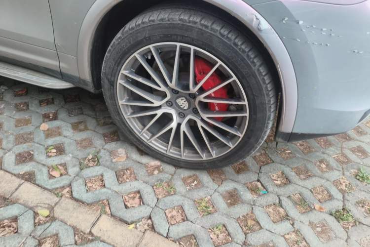 Used Porsche Cayenne 2016 Cayenne Platinum Edition 3.0T Right Front Wheel Hub