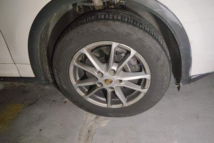Used Porsche Cayenne 2016 Cayenne 3.0T Right Front Wheel Hub