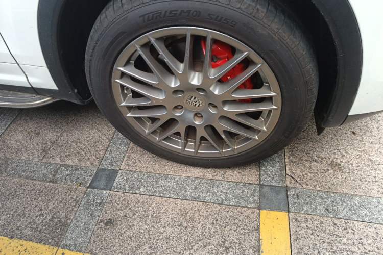 Used Porsche Cayenne 2016 Cayenne 3.0T Right Front Wheel Hub