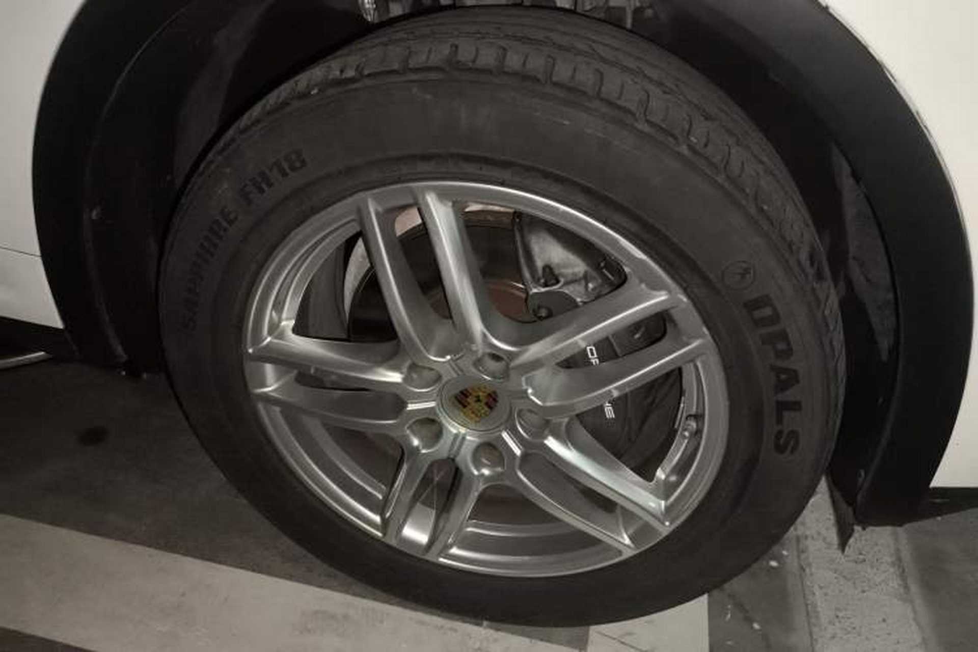 Used Porsche Cayenne 2016 Cayenne 3.0T Right Front Wheel Hub