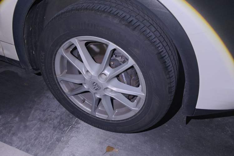 Used Porsche Cayenne 2016 Cayenne 3.0T Right Front Wheel Hub