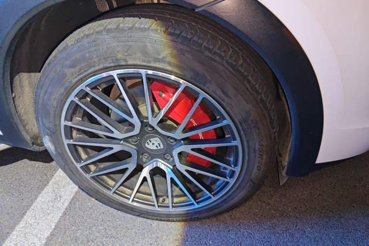 Used Porsche Cayenne 2016 Cayenne Platinum Edition 3.0T Right Front Wheel Hub