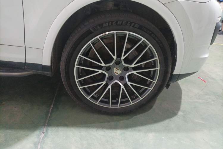 Used Porsche Cayenne 2016 Cayenne 3.0T Right Front Wheel Hub