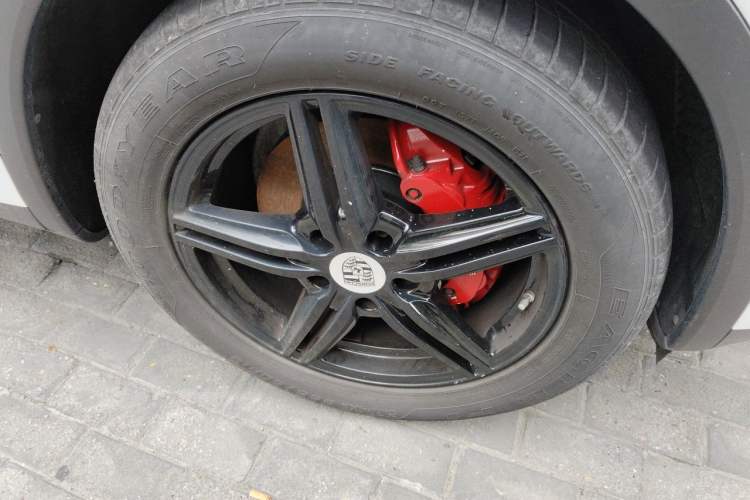 Used Porsche Cayenne 2016 Cayenne 3.0T Right Front Wheel Hub