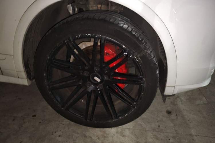 Used Porsche Cayenne 2016 Cayenne Platinum Edition 3.0T Right Front Wheel Hub