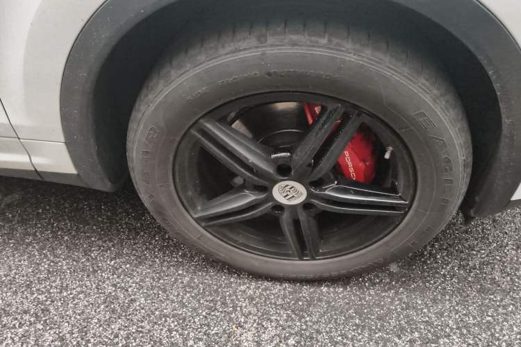 Used Porsche Cayenne 2016 Cayenne 3.0T Right Front Wheel Hub