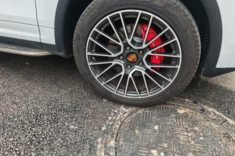 Used Porsche Cayenne 2016 Cayenne 3.0T Right Front Wheel Hub