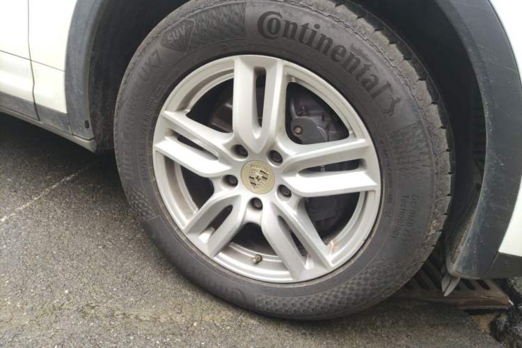 Used Porsche Cayenne 2016 Cayenne 3.0T Right Front Wheel Hub