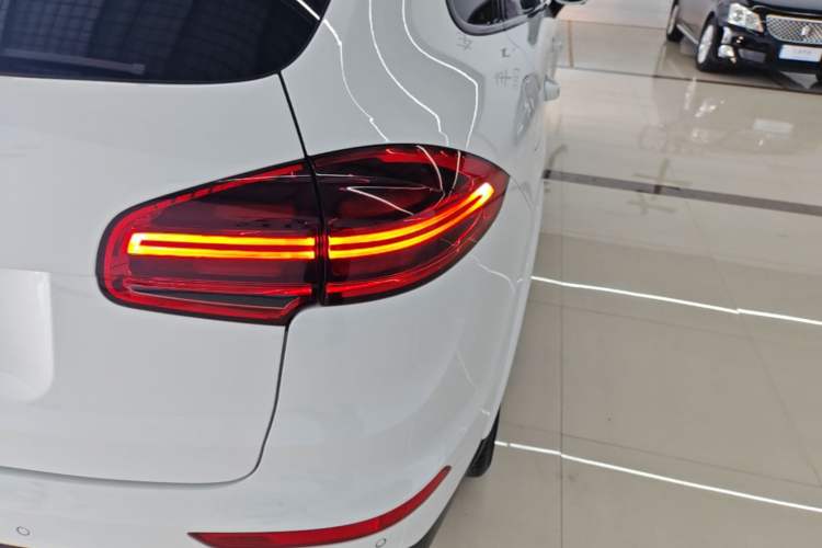 Used Porsche Cayenne 2016 Cayenne 3.0T Right Rear Taillight