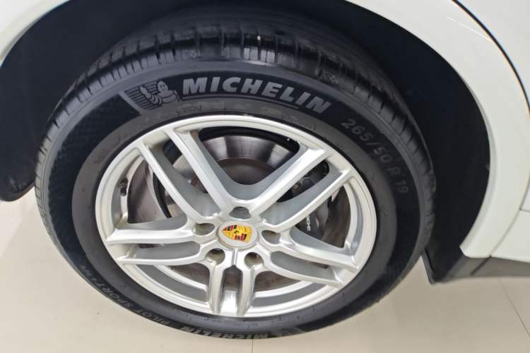 Used Porsche Cayenne 2016 Cayenne 3.0T Right Rear Wheel Hub