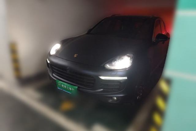 Porsche Cayenne 2016 Cayenne Platinum Edition 3.0T مستعملة