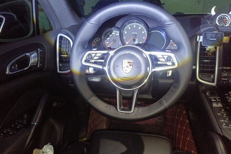 Used Porsche Cayenne 2016 3.6 V6 U.S. specification Steering Wheel