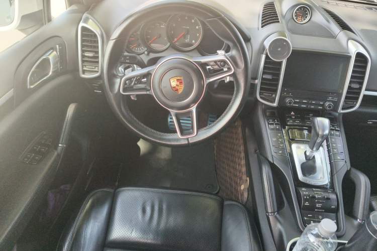 Used Porsche Cayenne 2016 Cayenne Platinum Edition 3.0T Steering Wheel