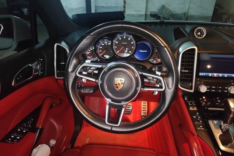 Used Porsche Cayenne 2016 Cayenne Platinum Edition 3.0T Steering Wheel