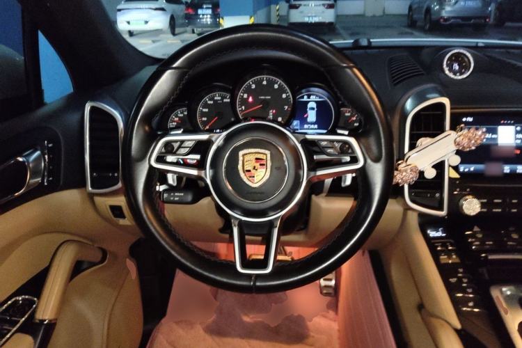 Used Porsche Cayenne 2016 Cayenne Platinum Edition 3.0T Steering Wheel