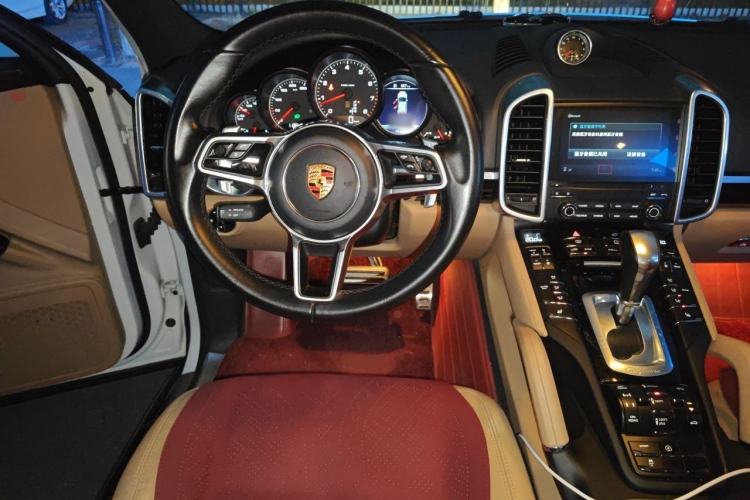 Used Porsche Cayenne 2016 Cayenne Platinum Edition 3.0T Steering Wheel