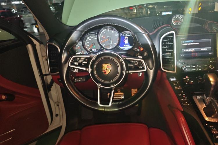 Used Porsche Cayenne 2016 Cayenne Platinum Edition 3.0T Steering Wheel