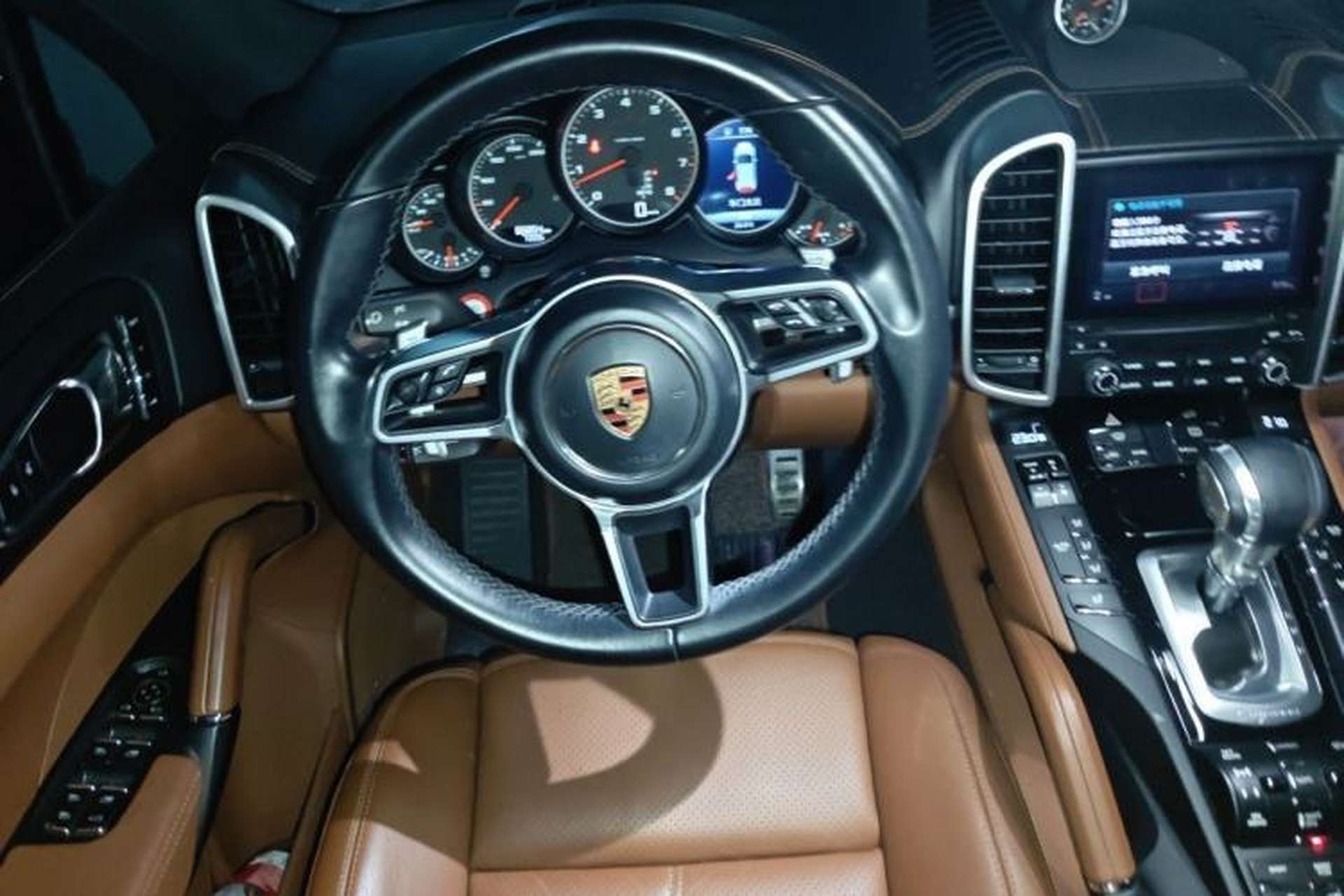 Used Porsche Cayenne 2016 Cayenne Platinum Edition 3.0T Steering Wheel