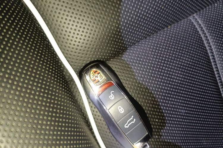 Used Porsche Cayenne 2016 3.6 V6 U.S. specification Vehicle Key