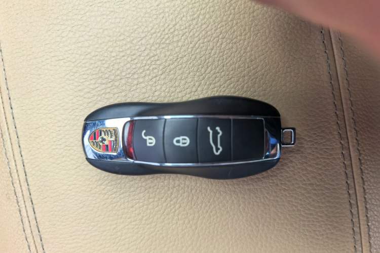 Used Porsche Cayenne  Vehicle Key