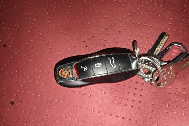 Used Porsche Cayenne 2016 Cayenne Platinum Edition 3.0T Vehicle Key