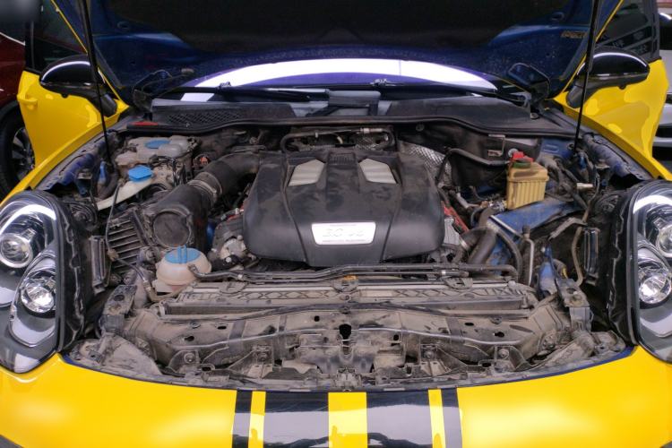 Used Porsche Cayenne 2016 Cayenne 3.0T Engine Bay
