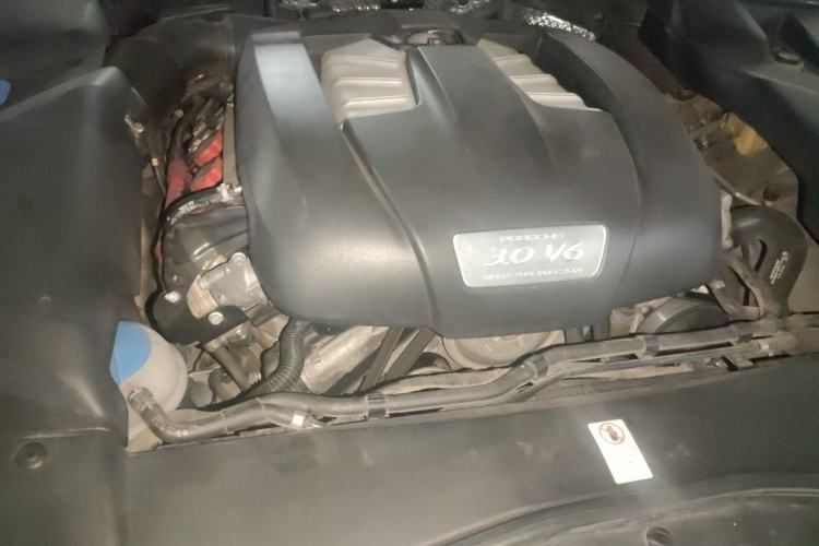 Used Porsche Cayenne 2016 Cayenne 3.0T Engine Bay