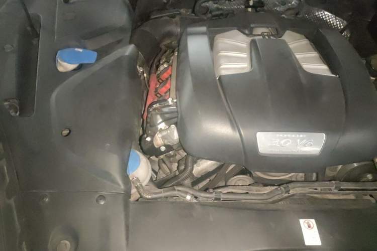 Used Porsche Cayenne 2016 Cayenne 3.0T Engine Bay Right