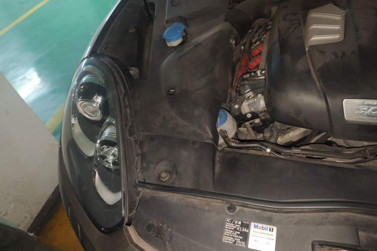 Used Porsche Cayenne 2016 Cayenne 3.0T Engine Bay Right