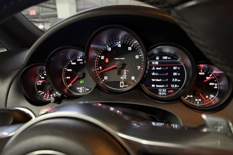 Used Porsche Cayenne 2016 Cayenne 3.0T Odometer Close Up