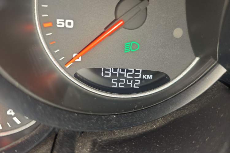 Used Porsche Cayenne 2016 Cayenne 3.0T Odometer Close Up