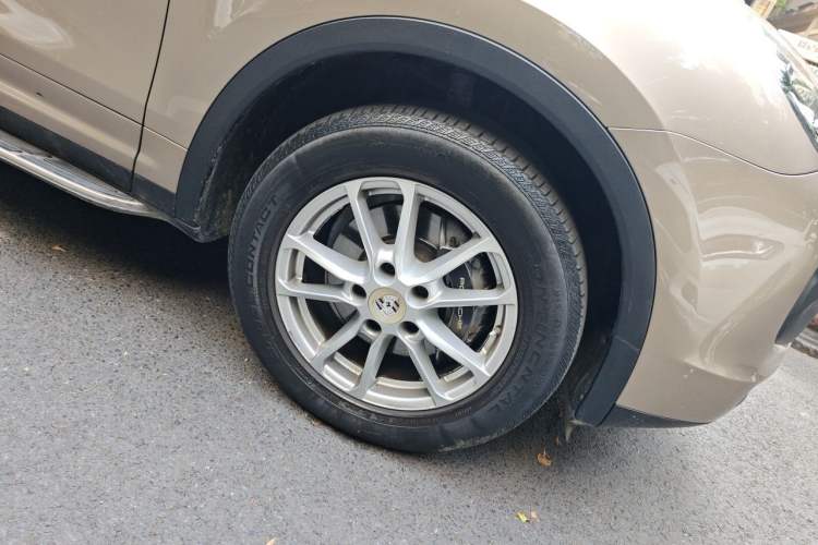 Used Porsche Cayenne 2016 Cayenne 3.0T Right Front Wheel Hub