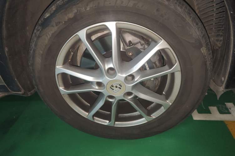 Used Porsche Cayenne 2016 Cayenne 3.0T Right Front Wheel Hub