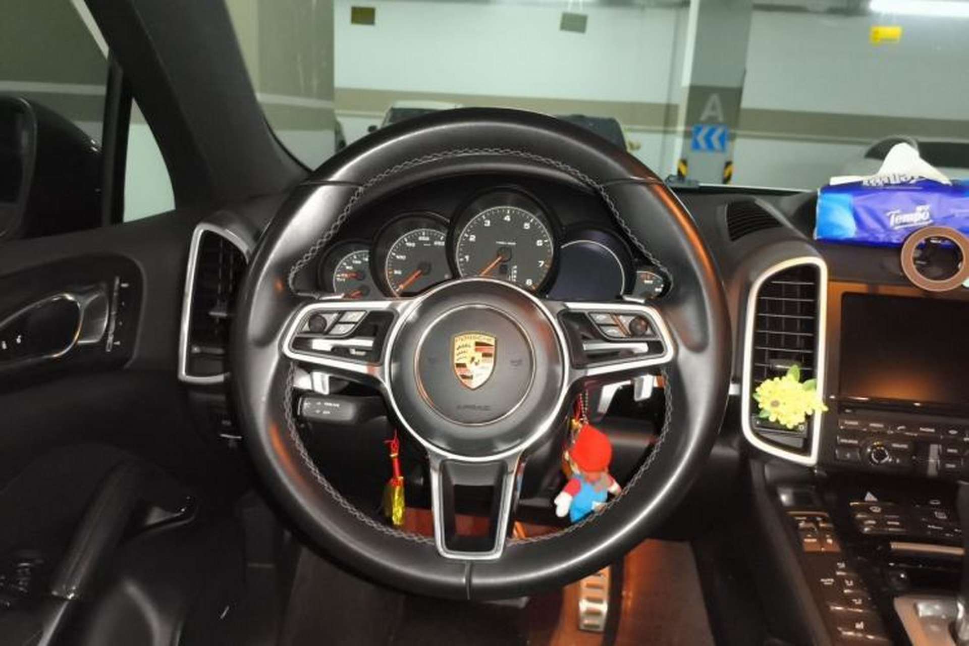Used Porsche Cayenne 2016 Cayenne Platinum Edition 3.0T Steering Wheel