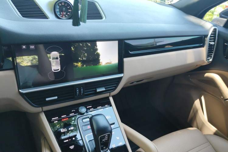 Used Porsche Cayenne 2018 Cayenne 3.0T Audio And AC Panel