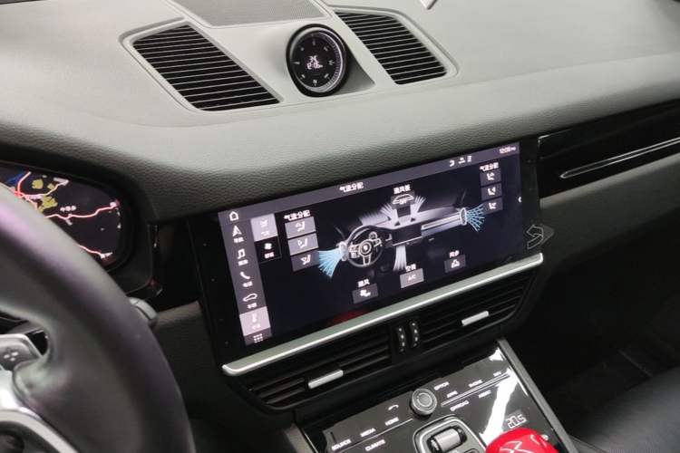 Used Porsche Cayenne 2018 Cayenne 3.0T Audio And AC Panel