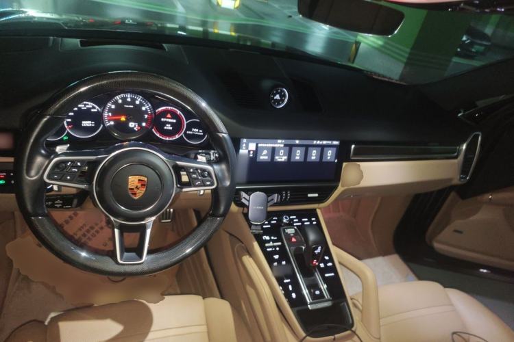 Used Porsche Cayenne 2018 Cayenne S 2.9T Center Console