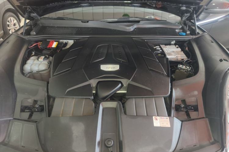 Used Porsche Cayenne 2018 Cayenne 3.0T Engine Bay