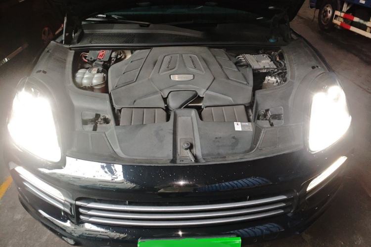 Used Porsche Cayenne 2018 Cayenne 3.0T Engine Bay