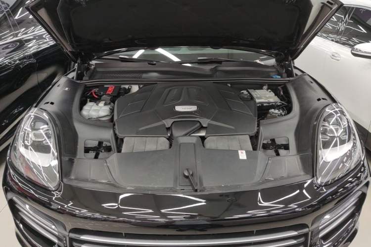 Used Porsche Cayenne 2018 Cayenne 3.0T Engine Bay