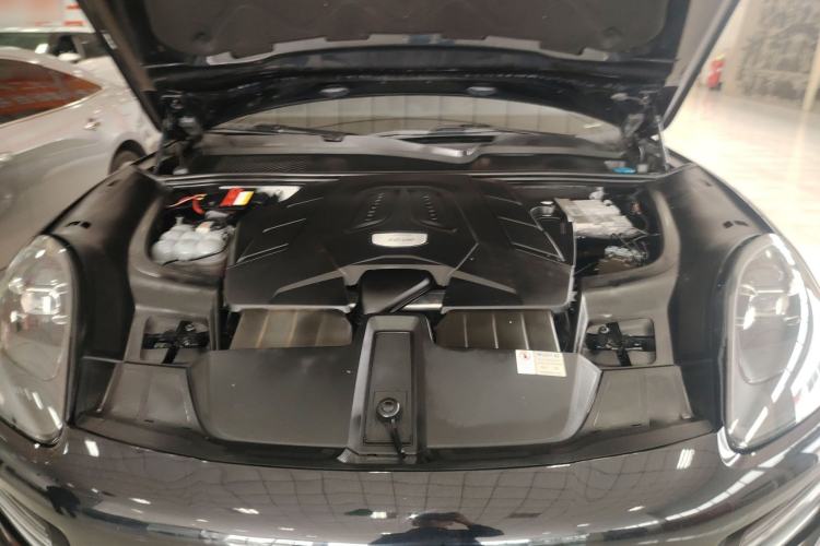 Used Porsche Cayenne 2018 Cayenne 3.0T Engine Bay