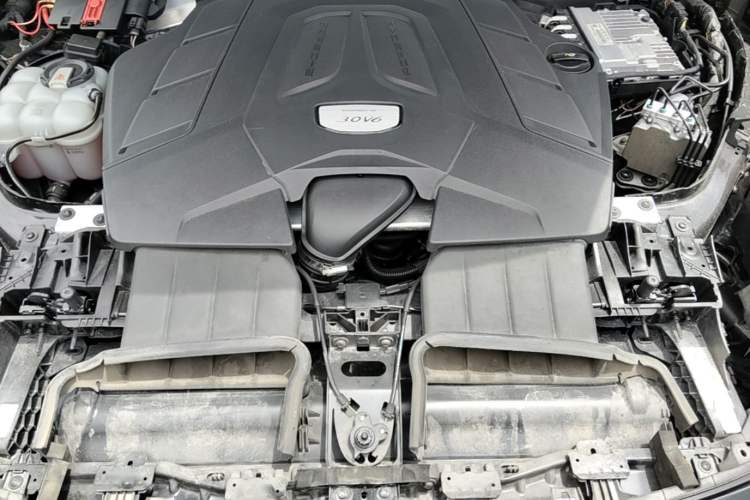 Used Porsche Cayenne 2018 Cayenne 3.0T Engine Bay