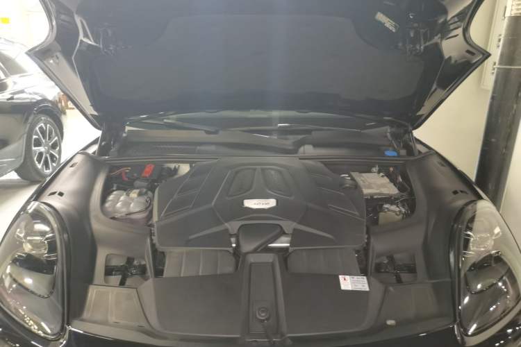 Used Porsche Cayenne 2018 Cayenne 3.0T Engine Bay