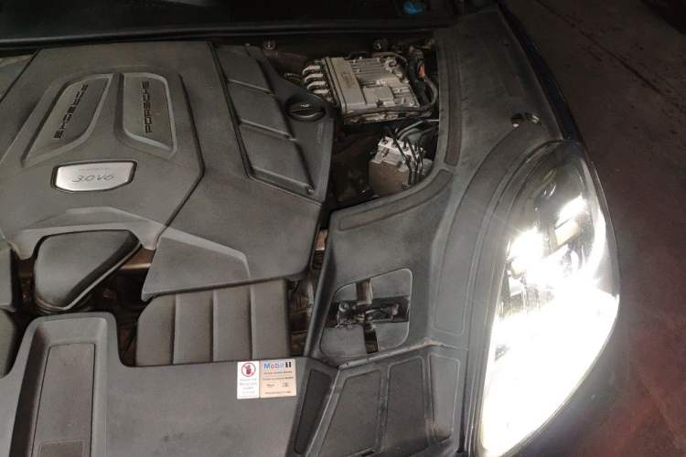 Used Porsche Cayenne 2018 Cayenne 3.0T Engine Bay Left