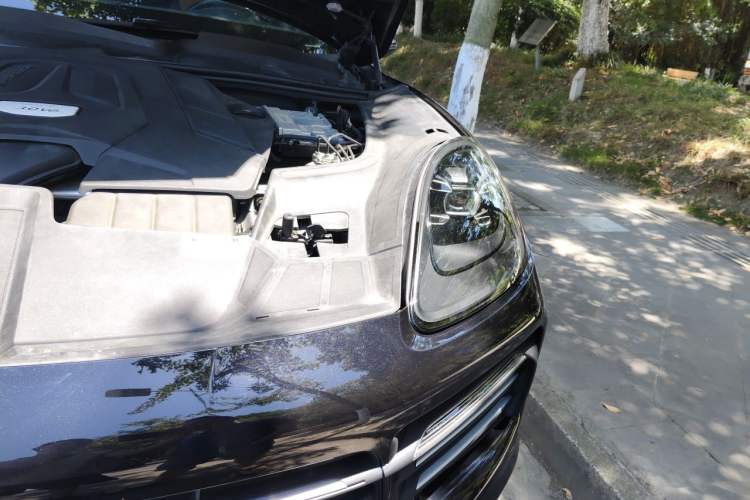 Used Porsche Cayenne 2018 Cayenne 3.0T Engine Bay Left