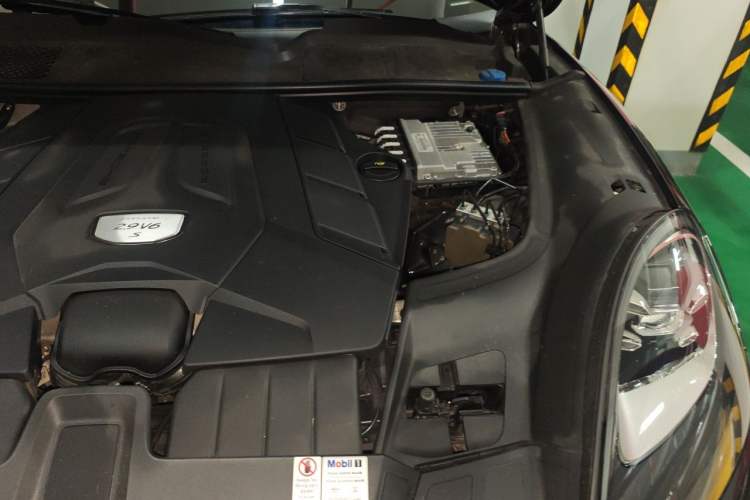 Used Porsche Cayenne 2018 Cayenne S 2.9T Engine Bay Left