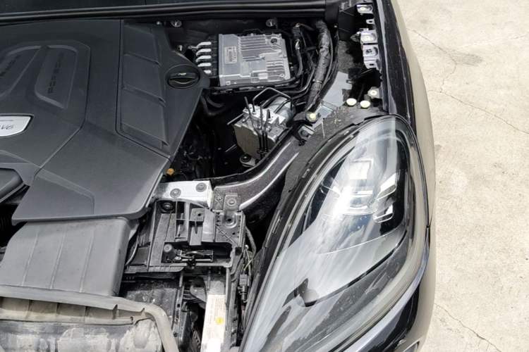 Used Porsche Cayenne 2018 Cayenne 3.0T Engine Bay Left