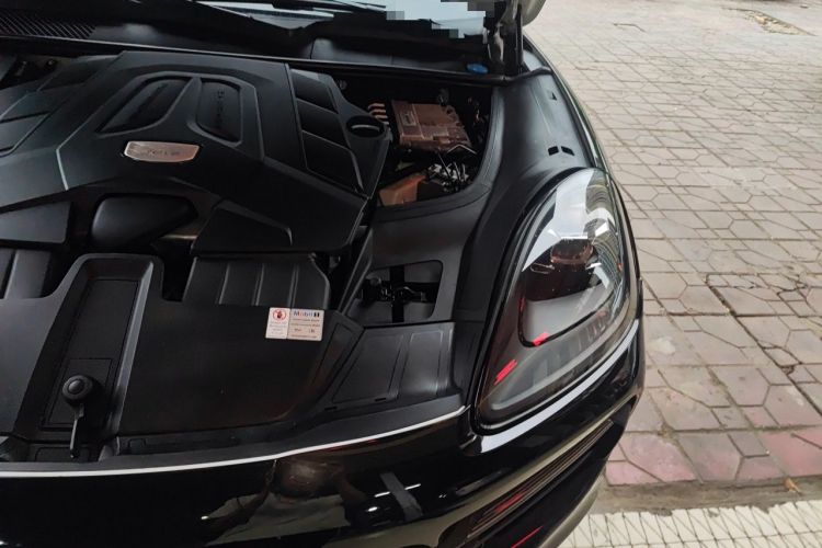 Used Porsche Cayenne 2018 Cayenne 3.0T Engine Bay Left