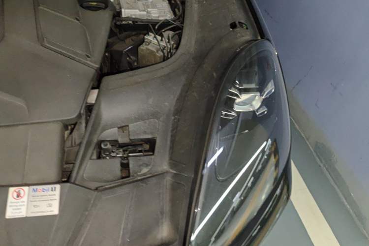 Used Porsche Cayenne 2018 Cayenne 3.0T Engine Bay Left